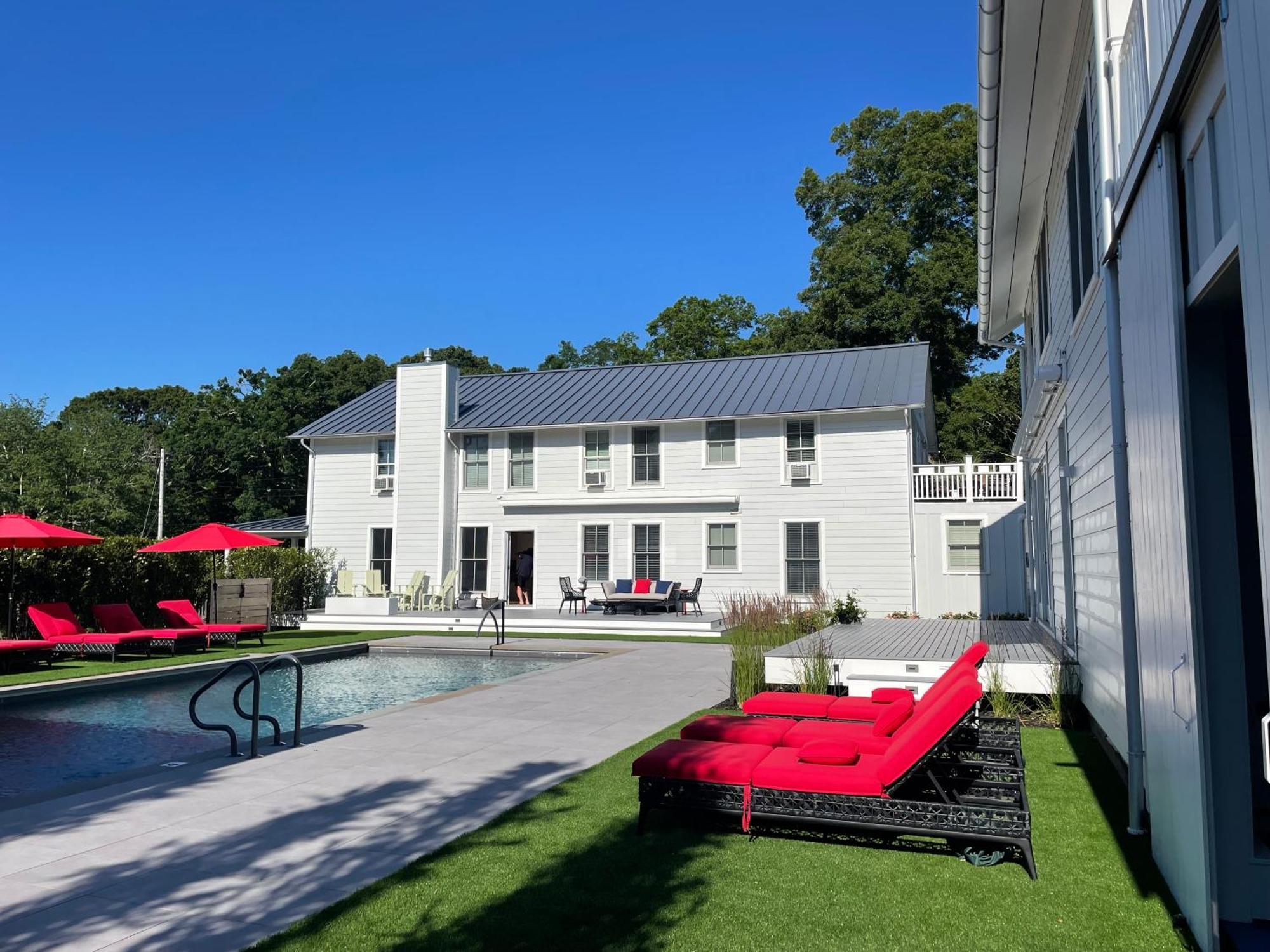 Seven Resort Style Inn Near Beach Shelter Island Heights Exterior photo
